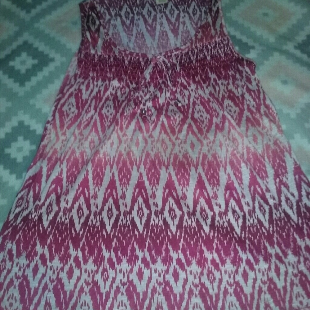 Medium Ombre Ikat Pattern Top EUC - Picture 5 of 7